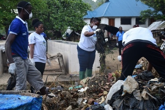 The biodiversity of the Indian Ocean is severely threatened by the dumping of plastic waste at sea, but a Tanzanian responsible tour company appears to have a solution.