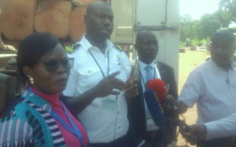The URA commissioner customs Dicksons Kateshumbwa (2nd right) addresses the media in Nakawa, Kampala on January 31 2019
