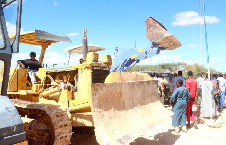 Somaliland has started an ambitious campaign to build its road infrastructure with the ground breaking for the construction of a new road linking the towns of Wadaama-goo and Buhodle.