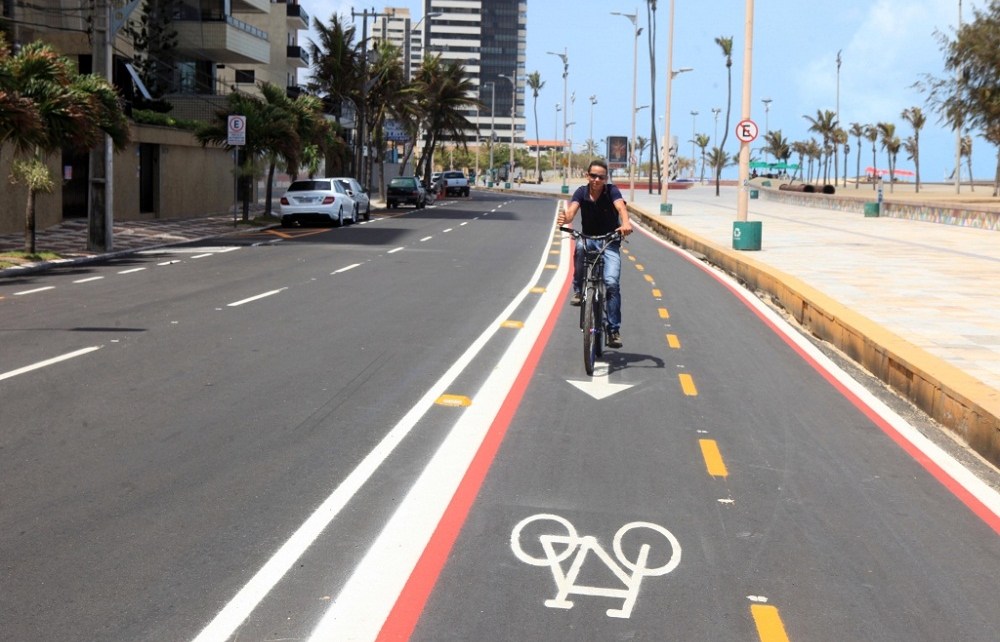 The intersection of Avenida Leste Oeste and Avenida Pasteur in the Brazilian city of Fortaleza was always tricky to navigate by bicycle, especially heading east as three lanes of car traffic became two.